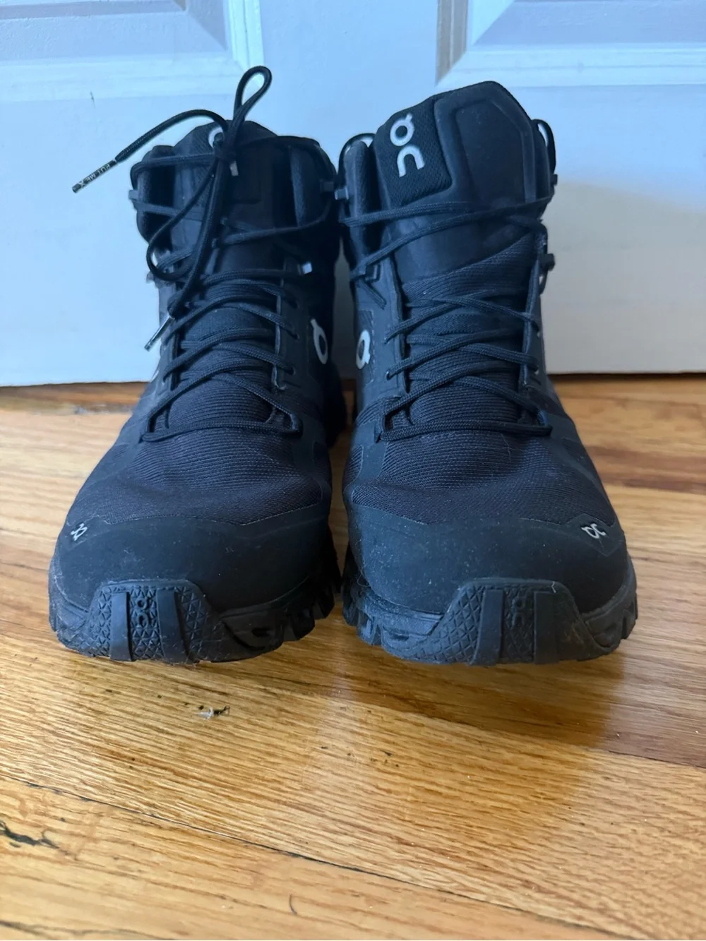 On Men’s Waterproof Hiking Boots – Black – Size US 9.5 (EU 43)